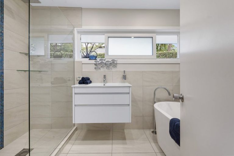 Photo of property in 178 Bleakhouse Road, Mellons Bay, Auckland, 2014