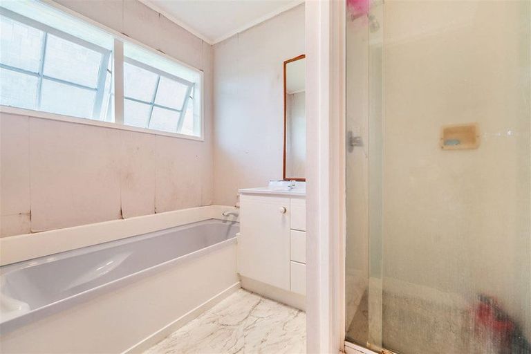 Photo of property in 58 Moncrieff Avenue, Clendon Park, Auckland, 2103