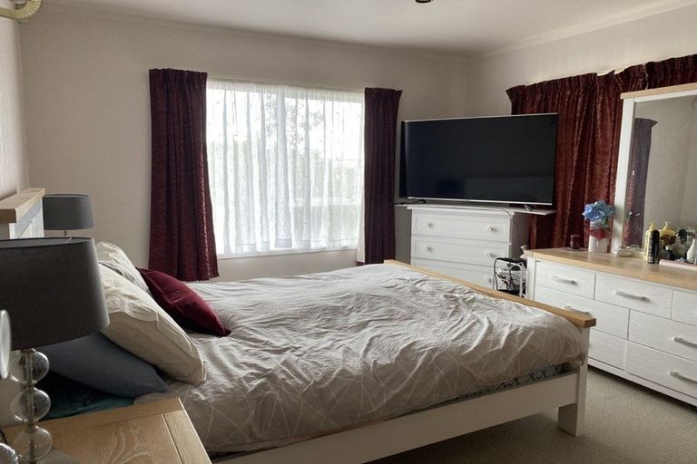 Photo of property in 2/32 Highland Park Drive, Highland Park, Auckland, 2010