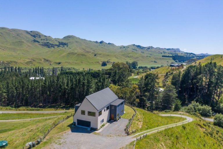 Photo of property in 21 Rochfort Road, Kahuranaki, Havelock North, 4295