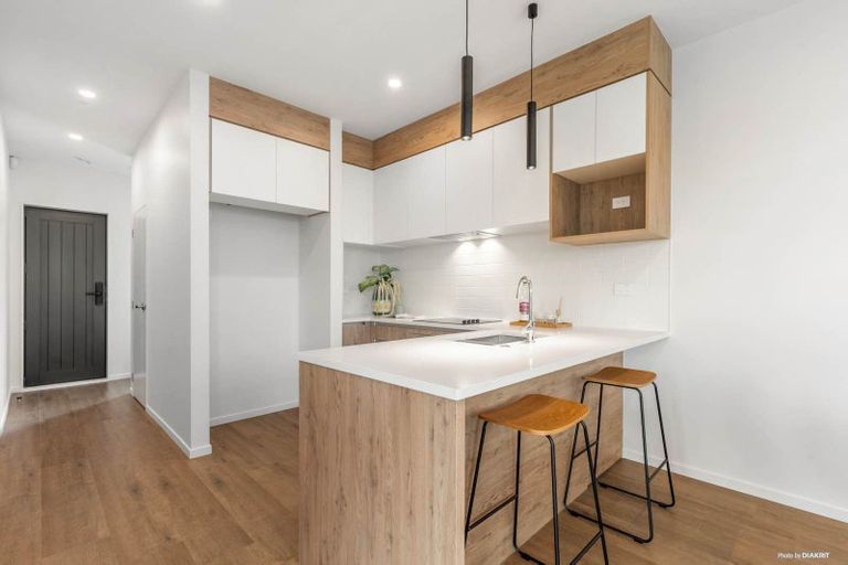 Photo of property in 2/145 Carlisle Road, Northcross, Auckland, 0632