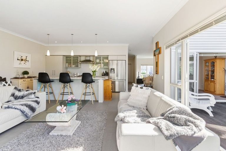 Photo of property in 8 Kensington Drive, Orewa, 0931