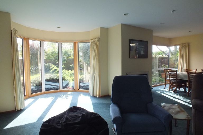 Photo of property in 11 Brockhall Lane, Avonhead, Christchurch, 8042