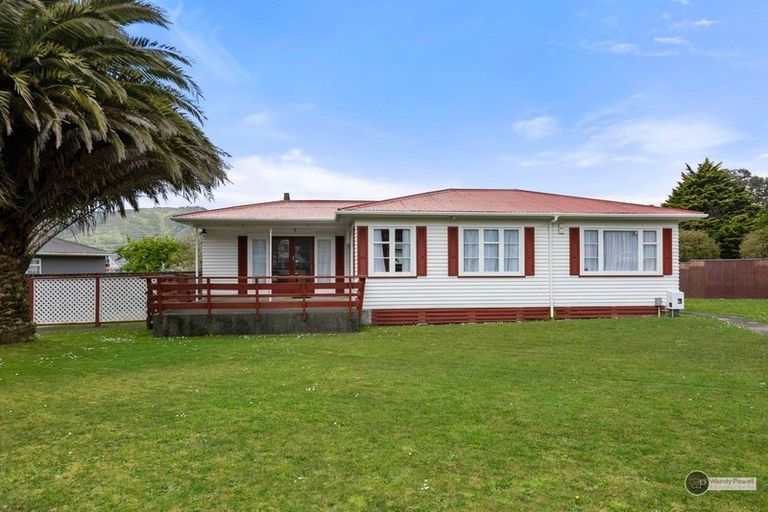 Photo of property in 130 Wainuiomata Road, Wainuiomata, Lower Hutt, 5014