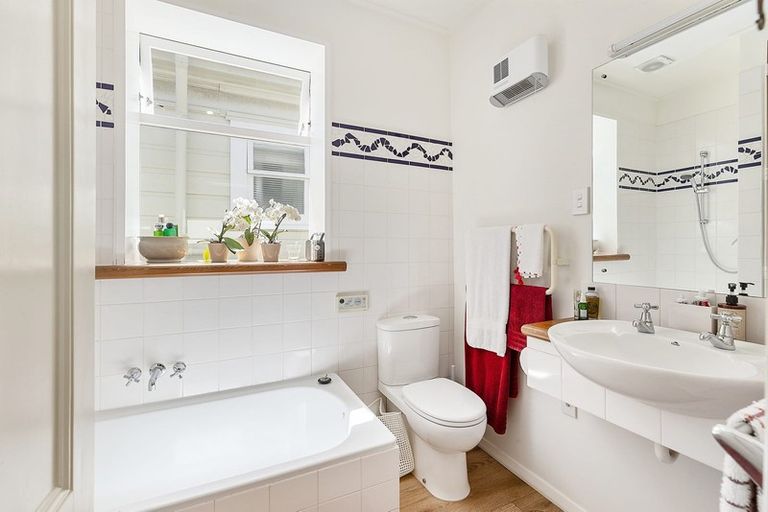 Photo of property in 46 Hawker Street, Mount Victoria, Wellington, 6011