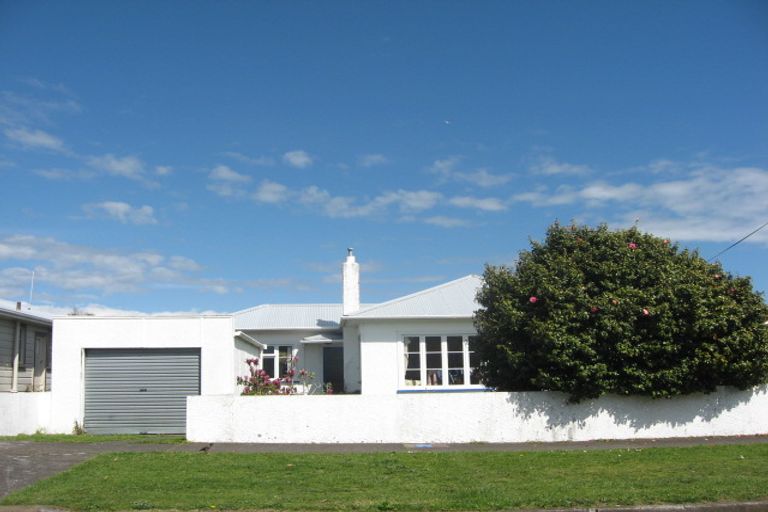 Photo of property in 28 Queens Road, Glen Avon, New Plymouth, 4312