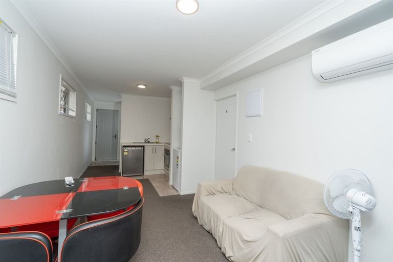 Photo of property in 2/30 Hunter Street, Hamilton Lake, Hamilton, 3204