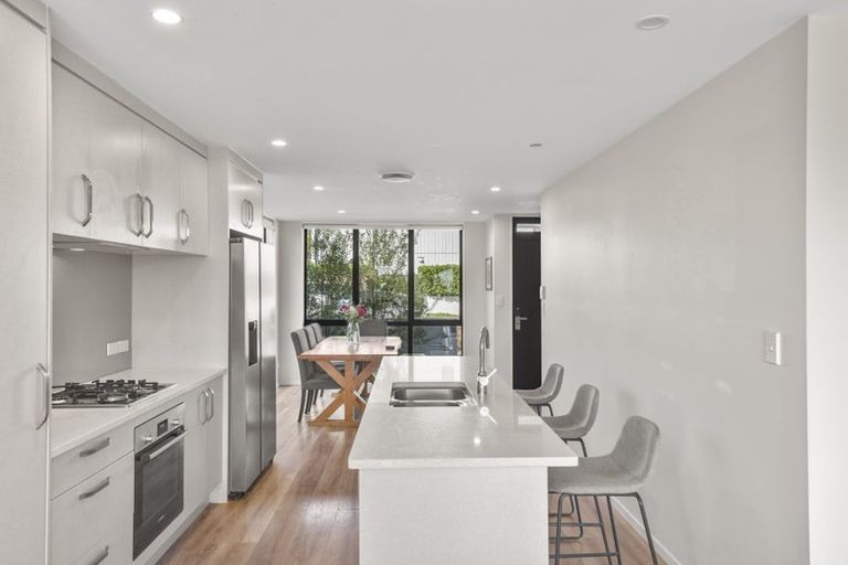 Photo of property in 10 Seafarer Crescent, Stanmore Bay, Whangaparaoa, 0932