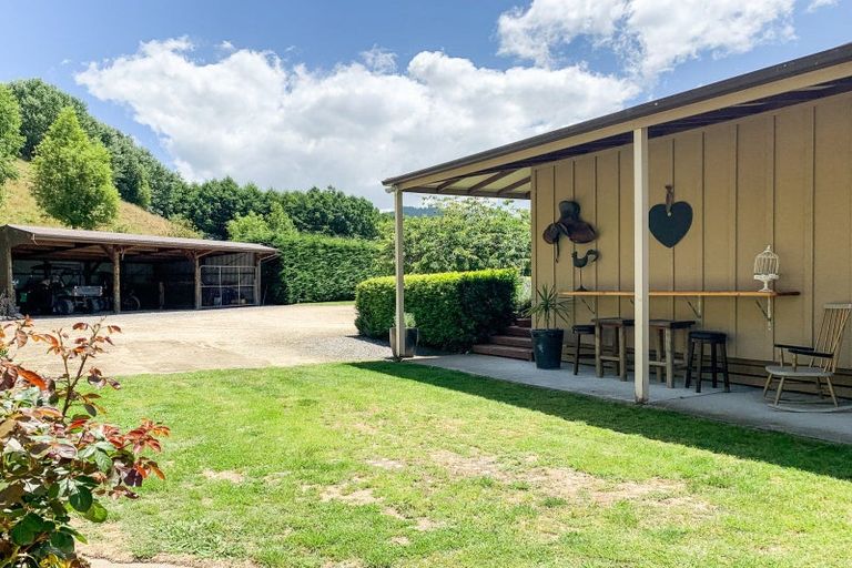 Photo of property in 11 Mangakuri Road, Kairakau, Havelock North, 4295