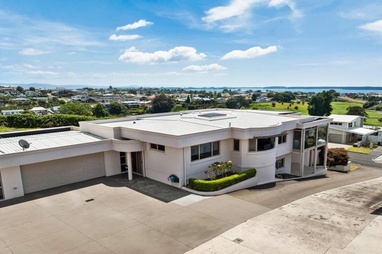 Photo of property in 3 Seaview Road, Otumoetai, Tauranga, 3110