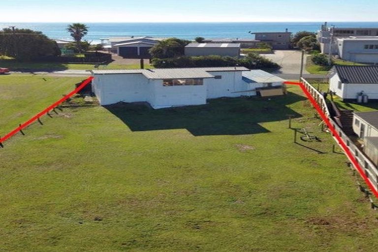 Photo of property in 126 Pukehina Parade, Pukehina, Te Puke, 3189
