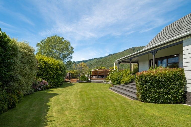 Photo of property in 1 Beach Road, Waikawa, Picton, 7220