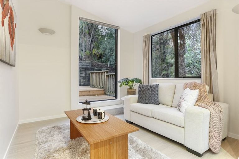 Photo of property in 2/20a Rawene Road, Birkenhead, Auckland, 0626