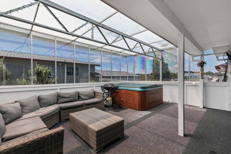 Photo of property in 55 Edgewater Parade, Waiuku, 2123