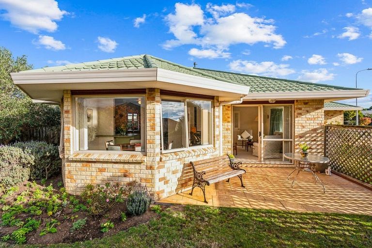 Photo of property in 6 Glen Loch Place, Paraparaumu, 5032