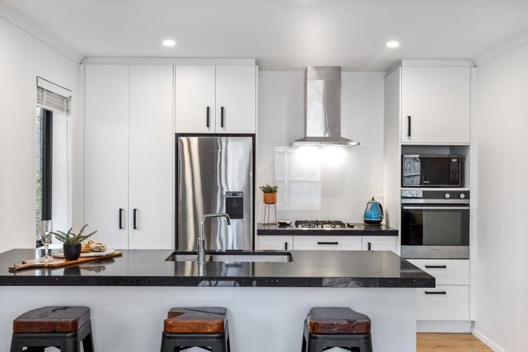 Photo of property in 32 Accolage Boulevard, Kumeu, 0810