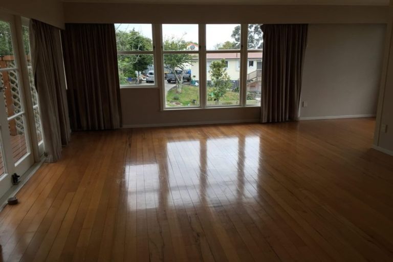 Photo of property in 3 La Trobe Street, Pakuranga Heights, Auckland, 2010