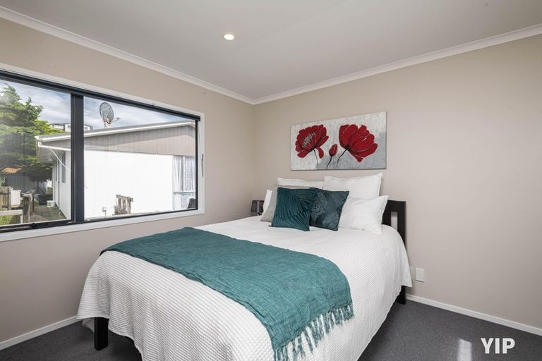 Photo of property in 79 Dress Circle, Newlands, Wellington, 6037