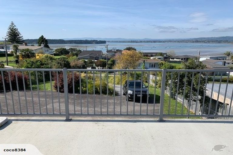 Photo of property in 100 Harbour View Road, Omokoroa, 3114