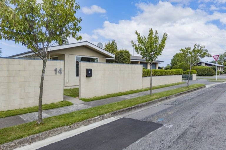Photo of property in 14 Fraser Place, Rangiora, 7400