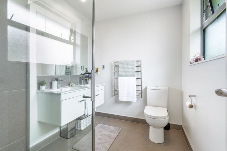 Photo of property in 13 Robert Might Road, Kumeu, 0810