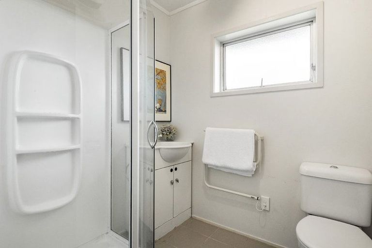 Photo of property in 2/74 Blakeborough Drive, Forrest Hill, Auckland, 0620