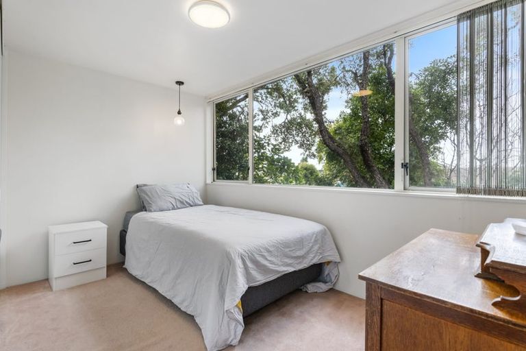 Photo of property in 17 Cobblestone Lane, Hillcrest, Auckland, 0627