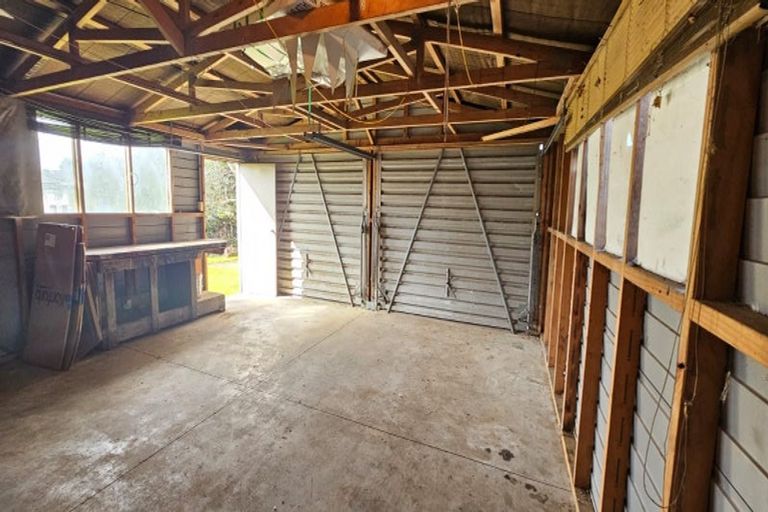 Photo of property in 2 Tuna Place, Manurewa, Auckland, 2102