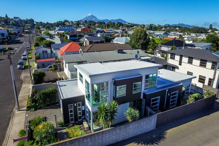 Photo of property in 2 Cutfield Road, New Plymouth, 4310