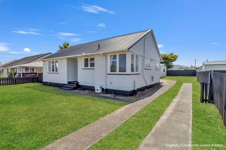 Photo of property in 33 Matipo Street, Castlecliff, Whanganui, 4501