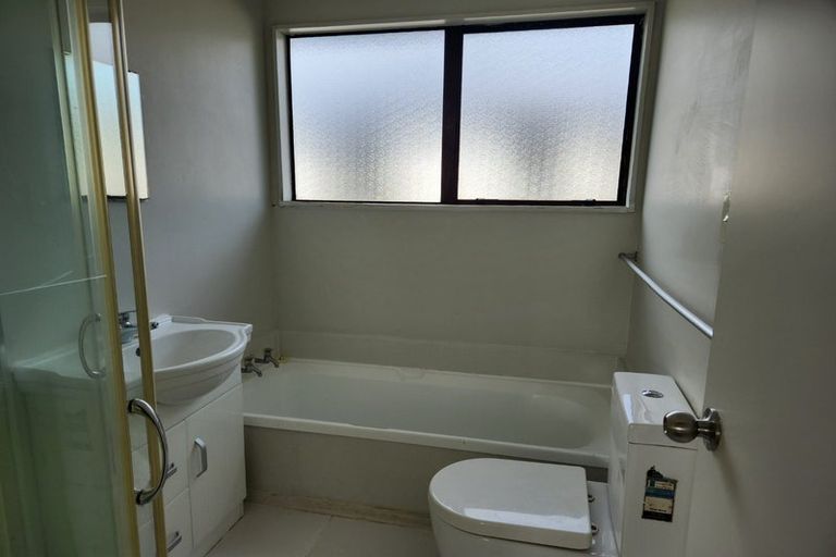 Photo of property in 2/30 Karepo Crescent, Ranui, Auckland, 0612