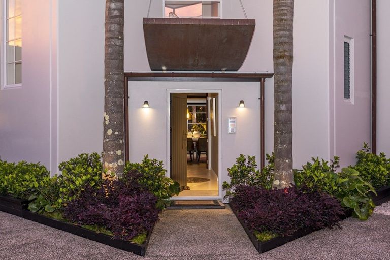 Photo of property in 42 Manor Park, Sunnyhills, Auckland, 2010