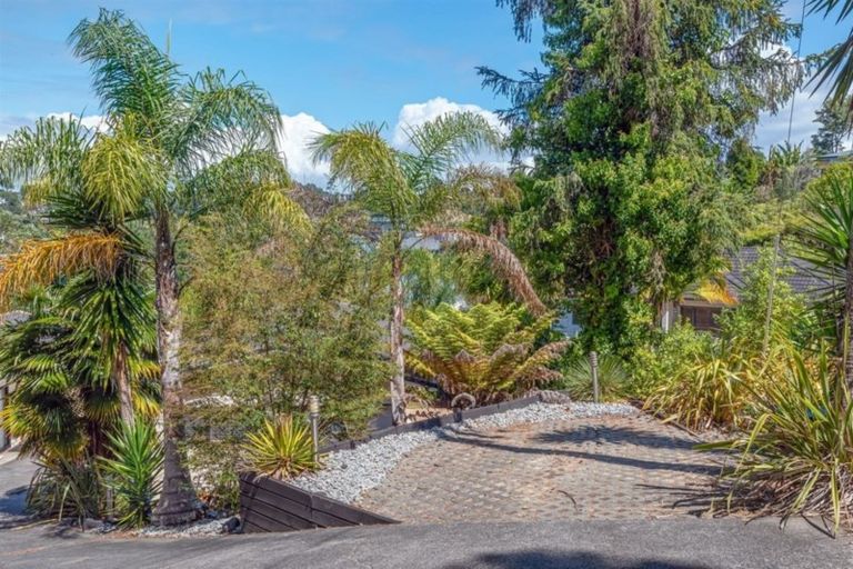 Photo of property in 1/5 Phillipa Place, Browns Bay, Auckland, 0630