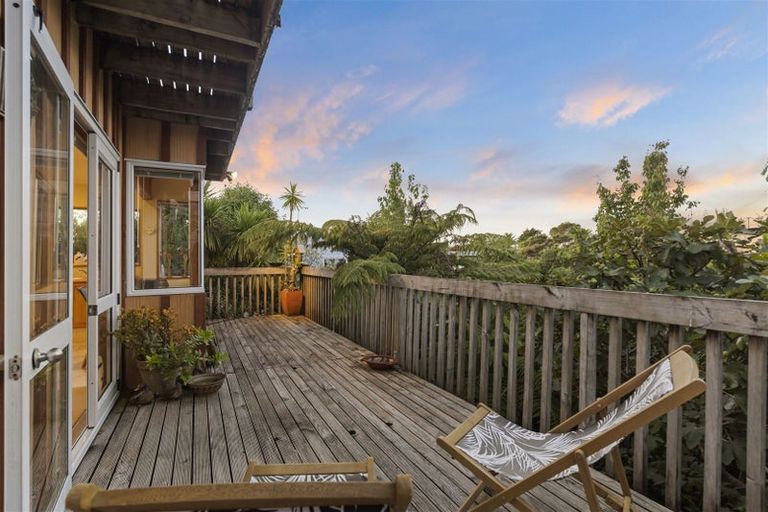 Photo of property in 1/51 Aeroview Drive, Beach Haven, Auckland, 0626