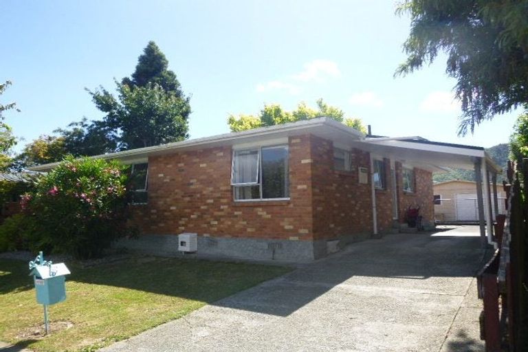 Photo of property in 41 Brightwater Crescent, Totara Park, Upper Hutt, 5018
