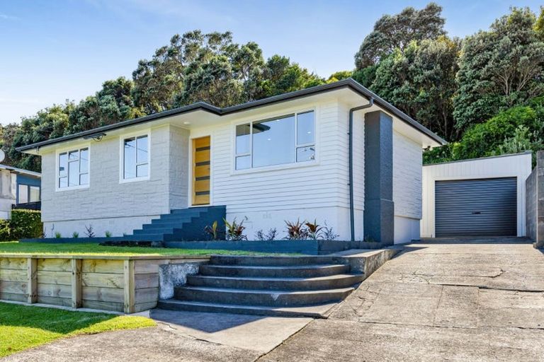 Photo of property in 25 Simons Street, Moturoa, New Plymouth, 4310