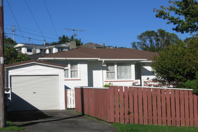 Photo of property in 40 Catherine Crescent, Paparangi, Wellington, 6037