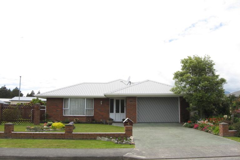 Photo of property in 4 Harkness Place, Westport, 7825