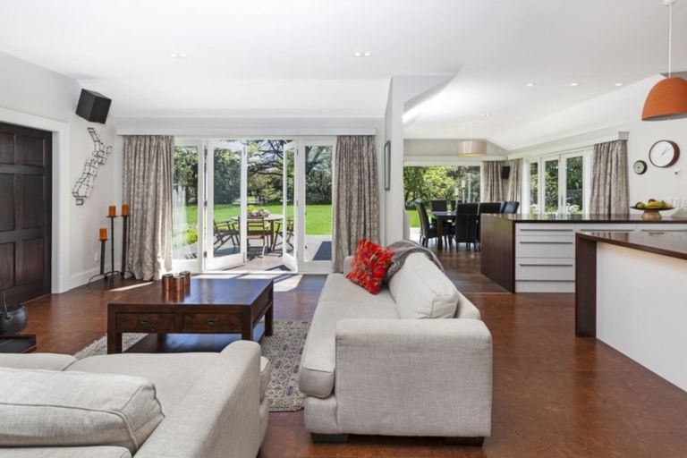 Photo of property in 27 Glandovey Road, Fendalton, Christchurch, 8052