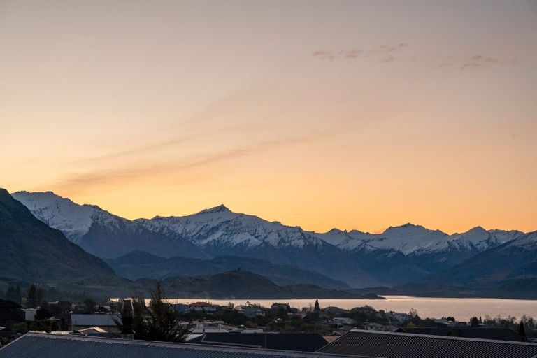 Photo of property in 5 Bovett Place, Wanaka, 9305