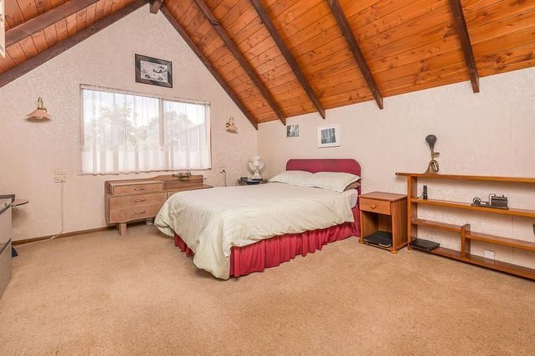 Photo of property in 32 Pahi Place, West Harbour, Auckland, 0618