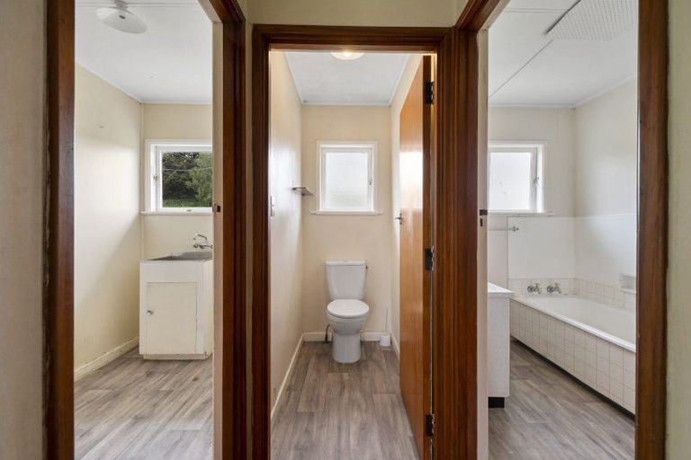 Photo of property in 16 Gordon Terrace, Hunterville, 4730