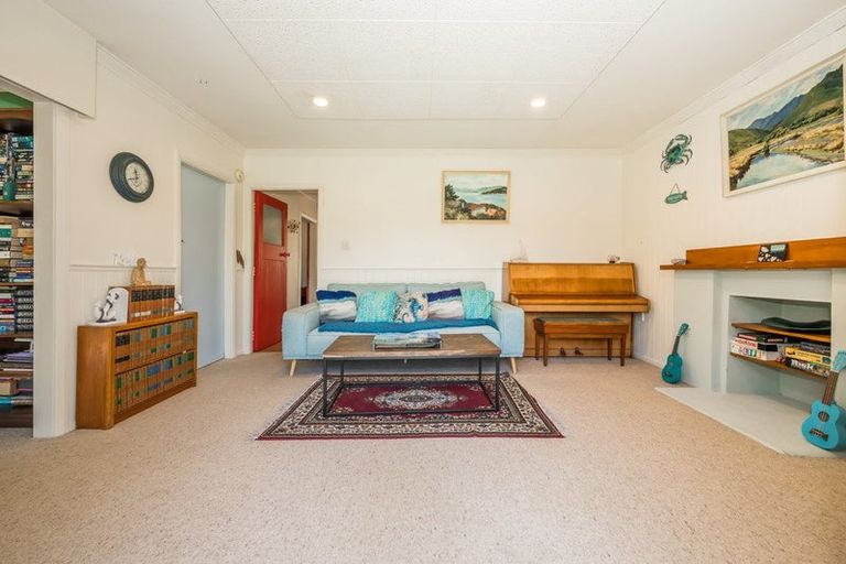 Photo of property in 15 Dale Road, Raumati South, Paraparaumu, 5032