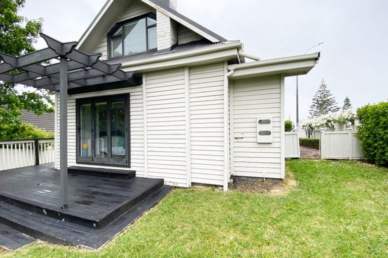 Photo of property in 1/1 Paparoa Road, Cockle Bay, Auckland, 2014