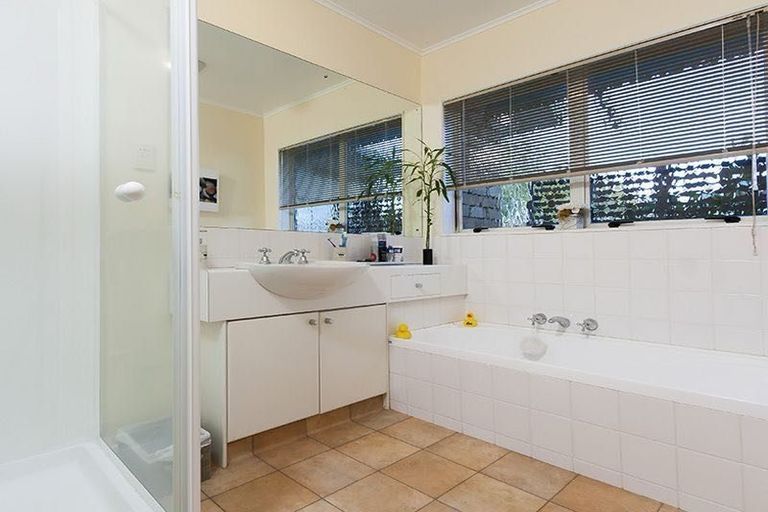 Photo of property in 1 Camerton Close, Northpark, Auckland, 2013