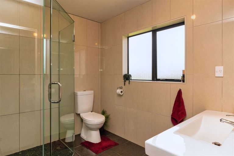 Photo of property in 13 Pukematawai Lane, Levin, 5571