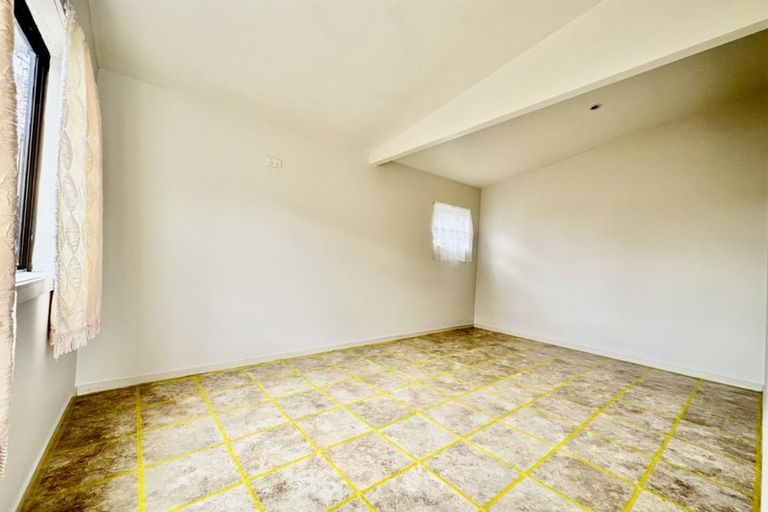 Photo of property in 54 Edgewater Drive, Pakuranga, Auckland, 2010