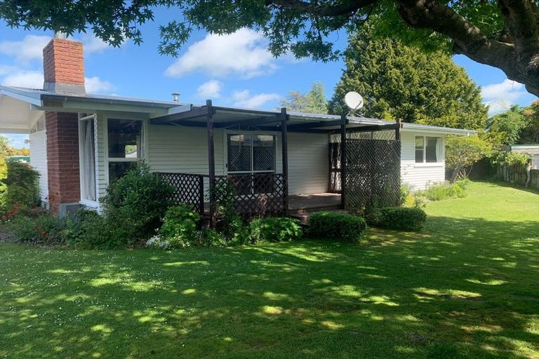 Photo of property in 19 Wanganui Road, Marton, 4710