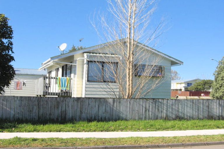 Photo of property in 1/1 Wing Crescent, Papakura, 2110