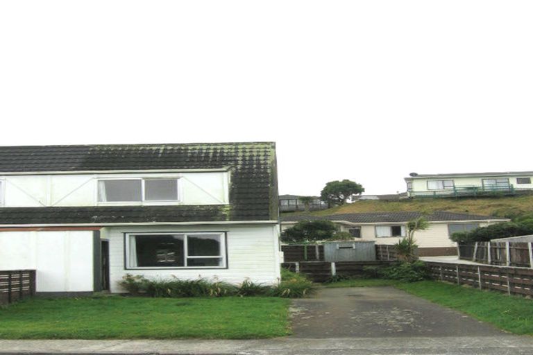 Photo of property in 3b Ladbrooke Drive, Newlands, Wellington, 6037